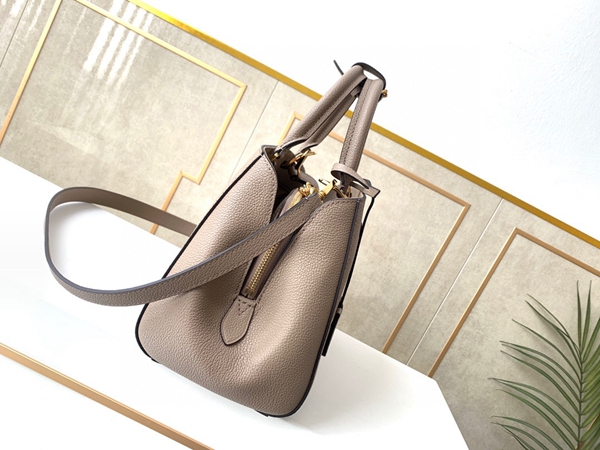 ルイヴィトンバッグ背面デザイン